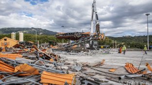 Obres de desmantellament del peatge "Frontera" ahir a la Jonquera
