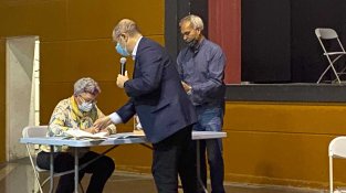 La imatge capta un dels moments del recompte dels vots