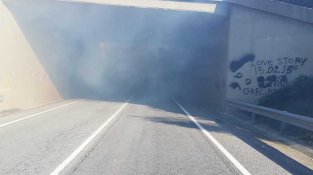 Controlat un petit incendi a la carretera d'accés a la Porta Catalana