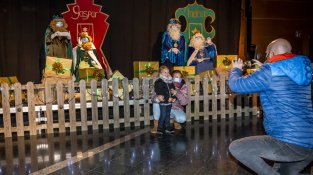Els infants no van poder tocar els Reis, però sí fer-s'hi fotos