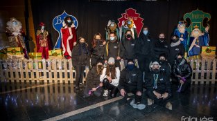 Els infants no van poder tocar els Reis, però sí fer-s'hi fotos