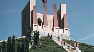 Es va erigir com un símbol antifranquista