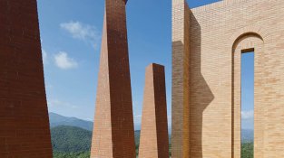 Es va erigir com un símbol antifranquista