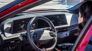 Diverses autoritats van assistir a la inauguració del 'hub', ahir al matí