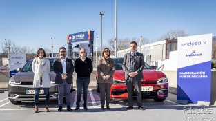 Diverses autoritats van assistir a la inauguració del 'hub', ahir al matí