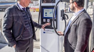 Diverses autoritats van assistir a la inauguració del 'hub', ahir al matí