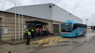 Van dormir i menjar al pavelló