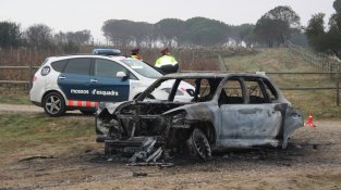 Els autors dels fets van cremar el vehicle