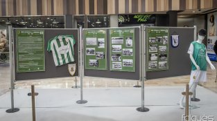 L'exposició inclou fotos de diverses èpoques