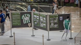 L'exposició inclou fotos de diverses èpoques