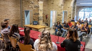 Les participants, en un moment del debat
