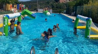 Una setantena de nens converteixen la Jonquera en el feu de l'hoquei base