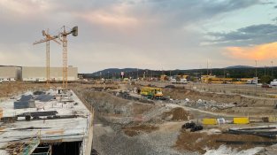 Els obrers ja treballen en la planta baixa