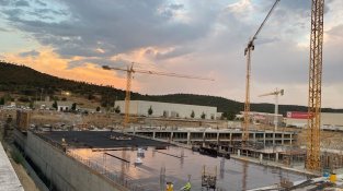 Els obrers ja treballen en la planta baixa