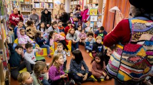 Els més petits van quedar deleïtats amb la història