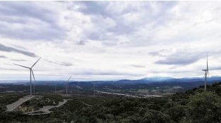 Fotomuntatge de com quedarien els aerogeneradors al territori