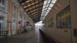 Comença a circular un nou tren pel túnel del Portús, de moment en fase de proves