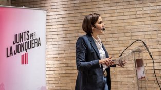 El local es va omplir de gom a gom