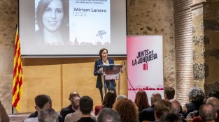 El local es va omplir de gom a gom