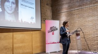 El local es va omplir de gom a gom