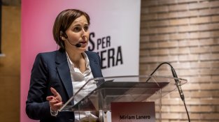 El local es va omplir de gom a gom