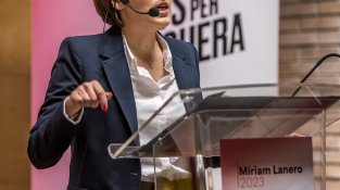 El local es va omplir de gom a gom