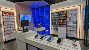 La Phone House, a la planta baixa