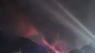 Les flames eren visibles des de la distància