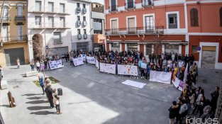 Desenes de persones van sortir al carrer per reclamar igualtat