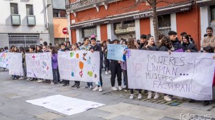 Desenes de persones van sortir al carrer per reclamar igualtat