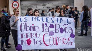 Desenes de persones van sortir al carrer per reclamar igualtat