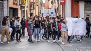 Desenes de persones van sortir al carrer per reclamar igualtat