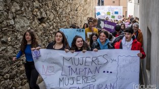 Desenes de persones van sortir al carrer per reclamar igualtat