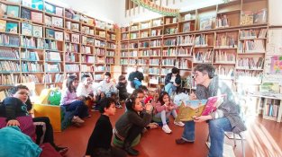 Contacontes a la biblioteca municipal