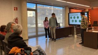 El grup, treballant en el projecte