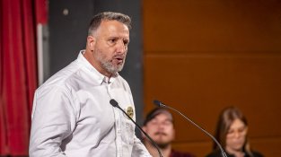 Desenes de persones es van concentrar a la sala de la Societat