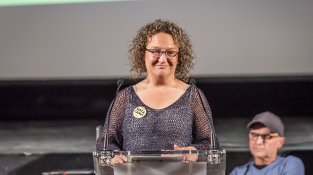 Desenes de persones es van concentrar a la sala de la Societat