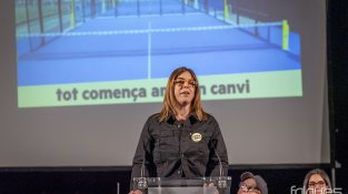 Desenes de persones es van concentrar a la sala de la Societat