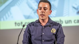 Desenes de persones es van concentrar a la sala de la Societat