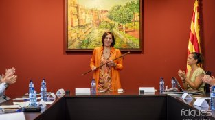 La nova alcaldessa, ja amb la vara