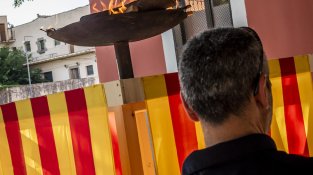Així va cremar la flama del Canigó a la Jonquera