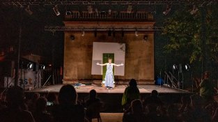 L'espectacle d'Agullana es va fer al pati de l'escola