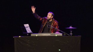 L'artista va interactuar molt amb el públic jonquerenc