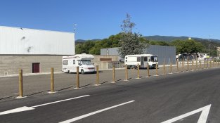 L'espai té capacitat per a 30 autocaravanes