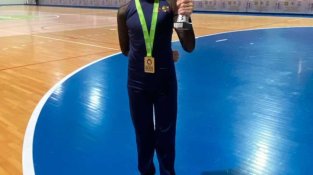 En Yeray, amb la primera medalla que va aconseguir