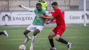El partit va estar marcat per les vermelles