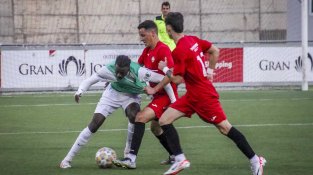 El partit va estar marcat per les vermelles
