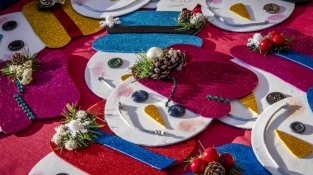 Van exposar decoracions i utensilis de diversos tipus (cliqueu per ampliar)