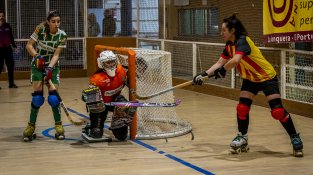 Les jonquerenques, que jugaven amb la segona equipació, van dominar el partit
