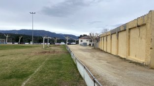 L'actuació ampliarà l'espai que hi ha entre el camp i l'escola